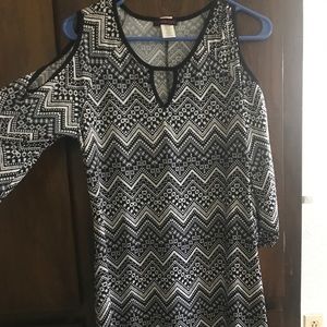 Cold shoulder dress 👗 Never worn